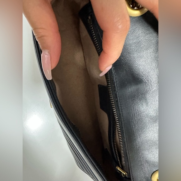 Gucci GG Marmont Medium Shoulder Bag - Picture 4 of 11